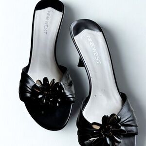 Nine West Black Leather Slide Heels with Beaded Floral Embellishment Size 8.5